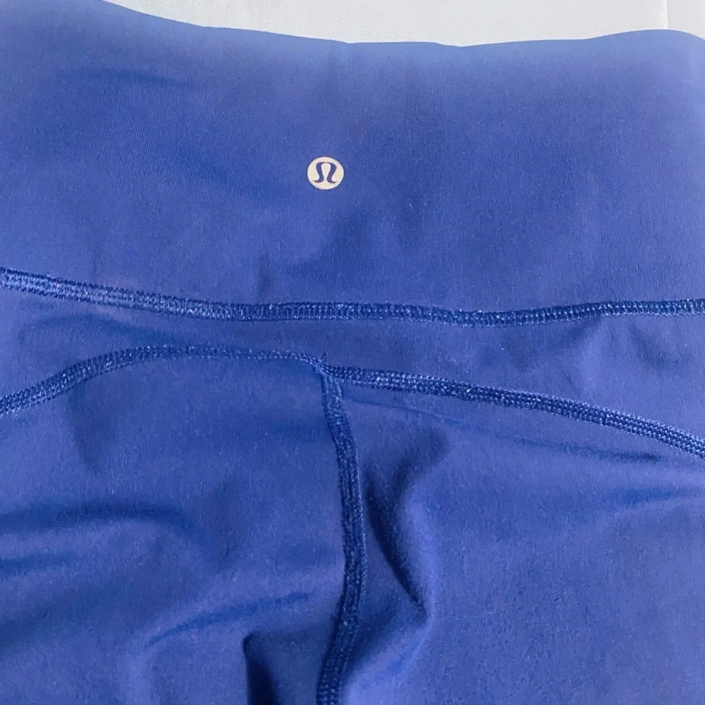 Lululemon Athletica Blue Capri Leggings with Stretchy Fit